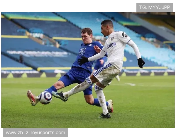 切尔西边路速度冲击利兹联，古斯托狂奔70米送出精准传球